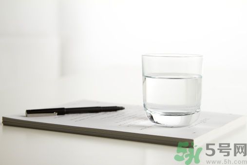 白開水隔幾天還能喝嗎？喝白開水要注意什么？