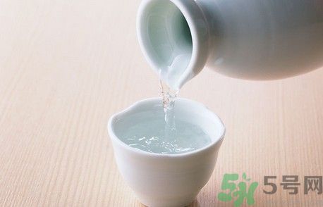 白酒能代替料酒做菜嗎？白酒可以用來做菜嗎？