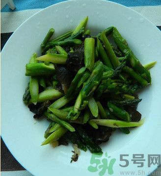 蘆筍和洋蔥能一起吃嗎？蘆筍和洋蔥怎么炒好吃？