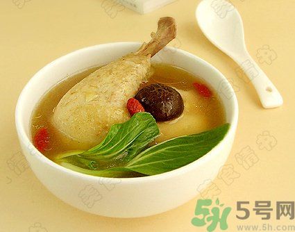 燉雞湯怎么去腥？燉雞湯很腥要怎做才好？