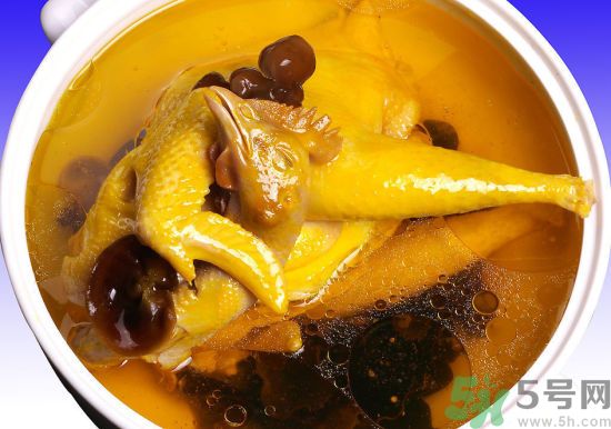 燉雞湯怎么去腥？燉雞湯很腥要怎做才好？