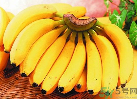 香蕉中間發(fā)黑可以吃嗎？香蕉中間發(fā)黑吃了會(huì)怎么樣？