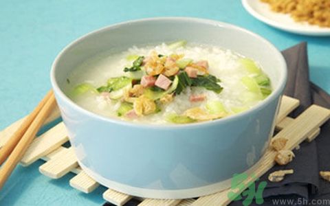 吃湯泡飯傷胃嗎？湯泡飯有什么危害？