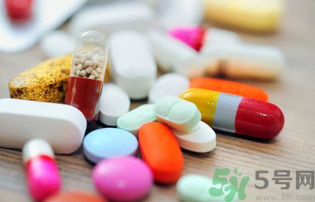 吃了感冒藥還可以喝咖啡嗎？感冒片和咖啡一起吃有什么影響？