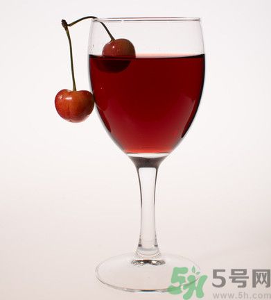 櫻桃泡酒能治療痛風(fēng)嗎？櫻桃泡酒能喝嗎？