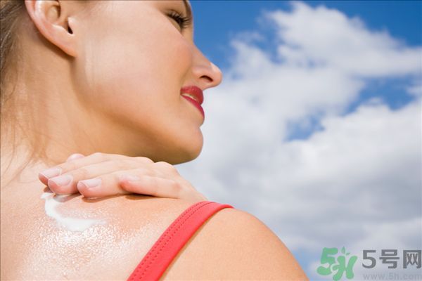 為什么涂了防曬霜還是會(huì)曬黑？涂防曬霜要注意什么？