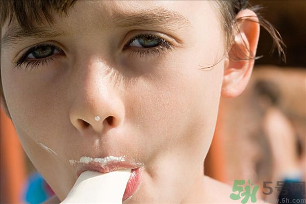 運動后能吃冰淇淋嗎？晚上運動后吃冰淇淋會胖嗎？