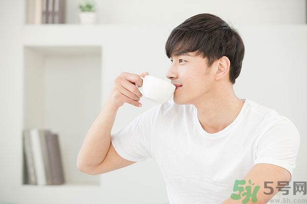 左撇子真的更聰明嗎？左撇子的優(yōu)勢與劣勢