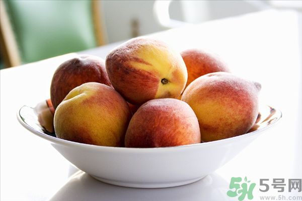 桃子上有紅點能吃嗎？桃子上有黑點可以吃嗎？