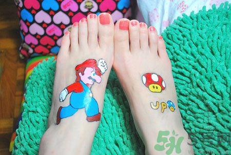 腳心長(zhǎng)水泡是怎么回事？腳心長(zhǎng)水泡怎么辦？