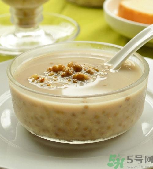 孩子發(fā)燒能吃冰淇淋嗎？感冒發(fā)燒可以吃雪糕嗎？