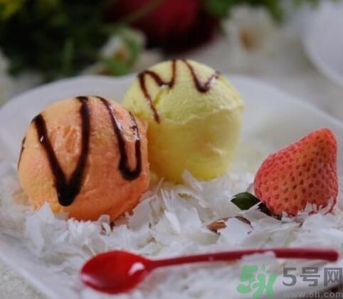 吃冰淇淋會(huì)上火嗎？吃冰淇淋長(zhǎng)痘是怎么回事？