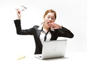 打哈欠流眼淚是怎么回事？打哈欠為什么會(huì)流眼淚？