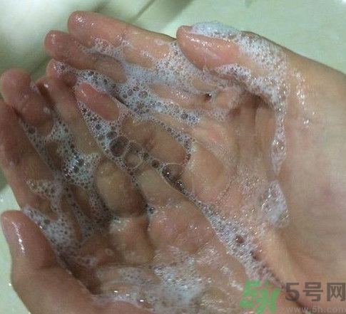 一人一方龍腦祛痘凈顏洗面奶怎么樣？好用嗎？