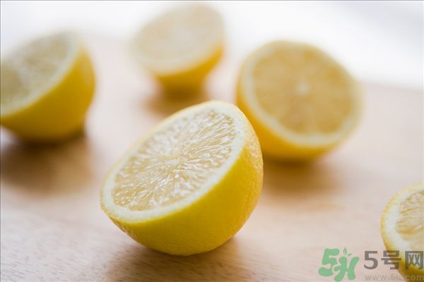 檸檬汁蛋清面粉做面膜能祛斑嗎？檸檬汁蛋清面粉能做面膜嗎？