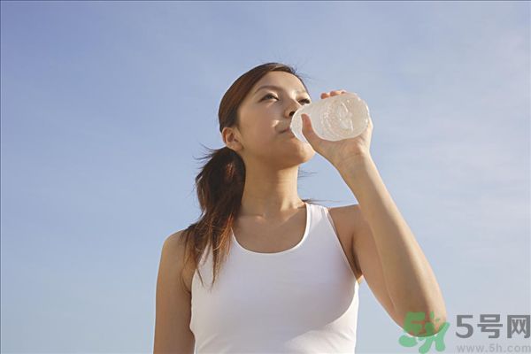 邊跑步邊喝豆?jié){可以嗎？跑步的時(shí)候喝豆?jié){好嗎？