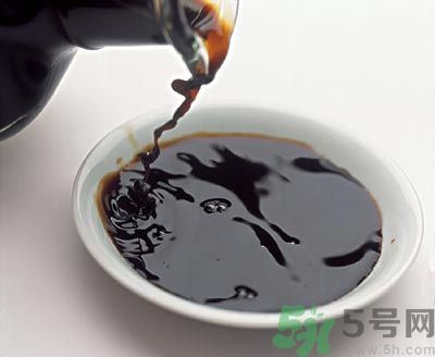 炒菜用白醋還是米醋好？白醋可以用來炒菜嗎？