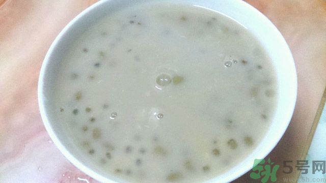紅色的綠豆湯能喝嗎？綠豆湯變紅還能喝嗎？