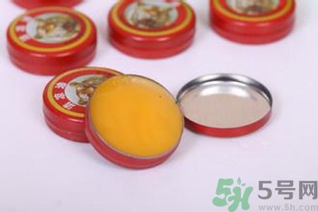 清涼油弄到眼睛里有什么危害？清涼油弄到眼睛里怎么辦？