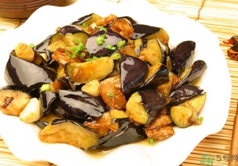 如何炒茄子不變色呢？怎么炒茄子才能不變色？