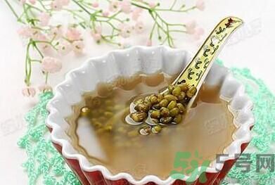 菊花晶能喝綠豆湯一起喝嗎？菊花晶和綠豆湯可以一起喝嗎？