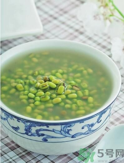 菊花晶能喝綠豆湯一起喝嗎？菊花晶和綠豆湯可以一起喝嗎？
