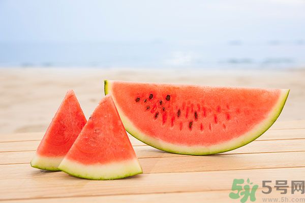 衣服上的西瓜汁怎么洗掉？怎么洗掉西瓜汁？