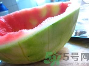 西瓜皮能敷臉嗎？怎么用西瓜皮敷臉？