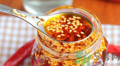 夏天辣椒油要放冰箱嗎？辣椒油可以放冰箱嗎？