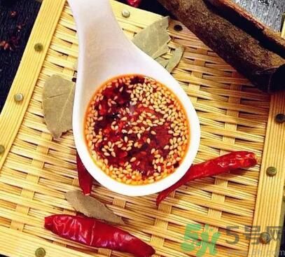夏天辣椒油要放冰箱嗎？辣椒油可以放冰箱嗎？