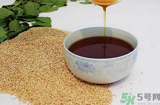夏天小磨油要不要放冰箱？小磨油可不可以放冰箱？
