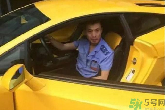 開蘭博基尼上下班的人是誰？開蘭博基尼上下班開的是哪輛公交車？