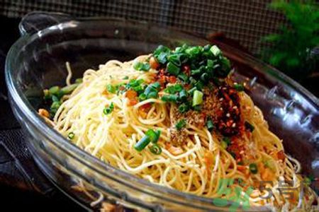哺乳期可以吃涼面嗎？哺乳期吃涼面對(duì)寶寶有影響嗎？