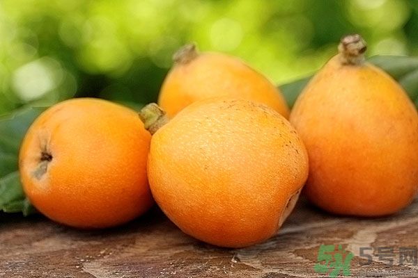 枇杷能跟百合一起煮嗎？ 枇杷能和銀耳一起煮嗎？