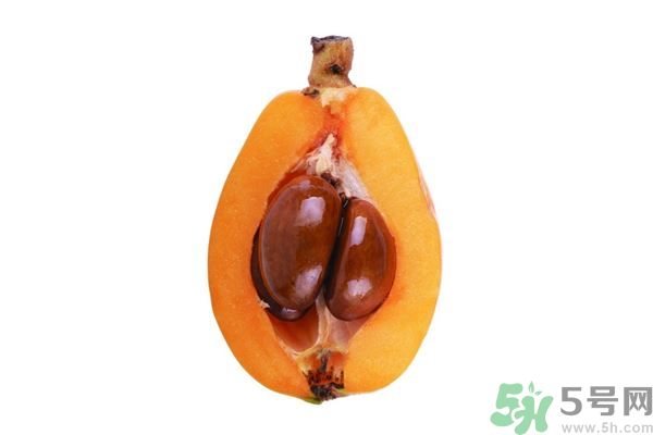 枇杷能跟百合一起煮嗎？ 枇杷能和銀耳一起煮嗎？