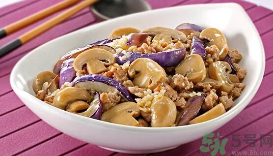 茄子可以炒蘑菇嗎？茄子炒蘑菇吃好嗎？