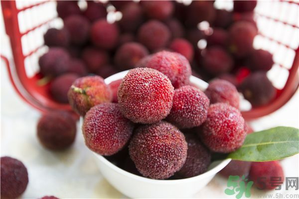 吃楊梅過(guò)敏怎么辦？楊梅過(guò)敏癥狀有哪些？