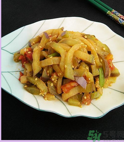 炒茄子發(fā)黑怎么辦？炒茄子怎么才能不發(fā)黑？
