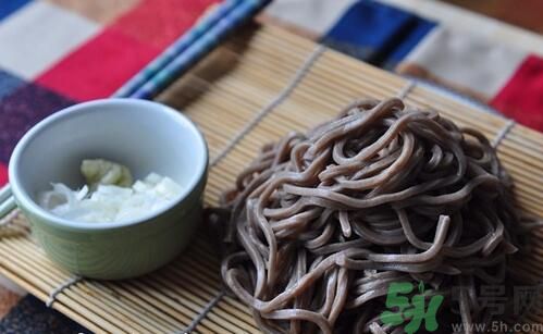 蕎麥怎么做成面條？蕎麥面條怎么做好吃？