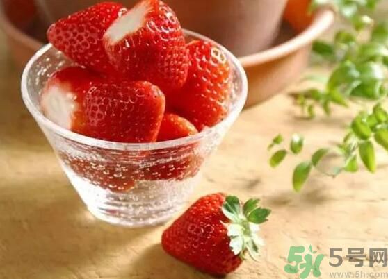 楊梅可以和草莓一起吃嗎？楊梅能和草莓一起吃嗎？