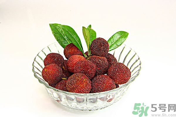 吃楊梅時可以喝茶嗎？吃楊梅時喝茶有什么壞處？