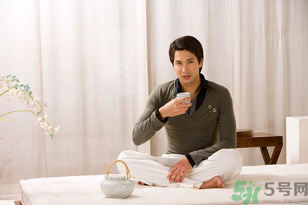 吃楊梅時可以喝茶嗎？吃楊梅時喝茶有什么壞處？