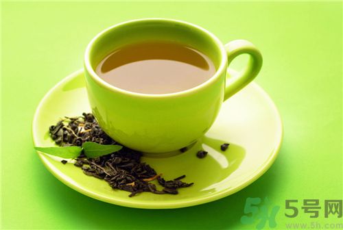 吃楊梅能喝茶嗎？吃楊梅的時(shí)候可以喝茶嗎？