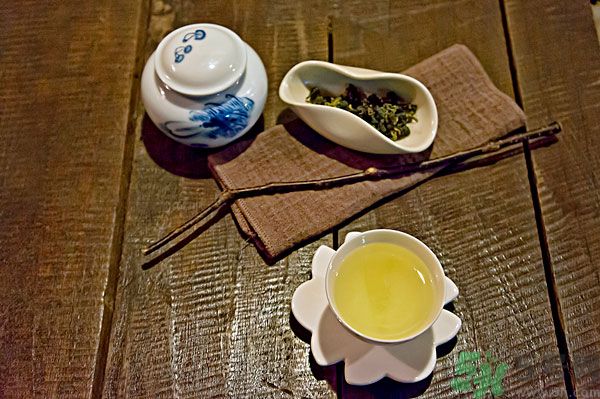 吃魚的時候能喝茶嗎？吃魚可以喝茶嗎？