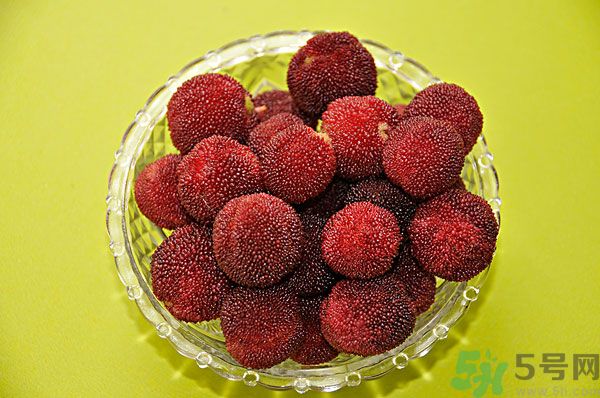 楊梅里面有小蟲(chóng)怎么洗？楊梅里的蟲(chóng)子怎么弄出來(lái)？