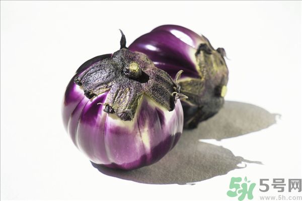 茄子里面有黑點(diǎn)能吃嗎？茄子里面黑了能吃嗎？