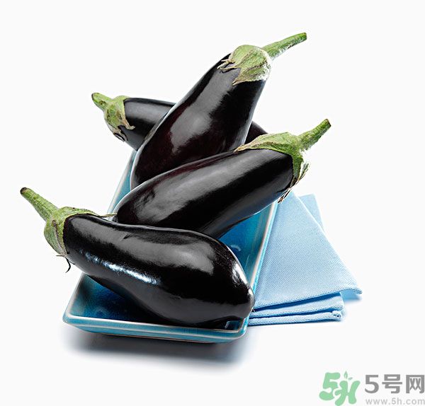 茄子里面發(fā)棕色能吃嗎？茄子里面有褐色能吃嗎？