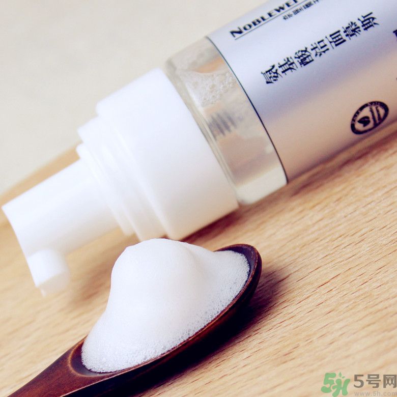 優(yōu)美成分零負(fù)擔(dān)清透水感凝霜適合什么年齡？優(yōu)美成分零負(fù)擔(dān)清透水感凝霜怎么樣？