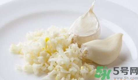 吃粽子時可以就大蒜嗎？粽子可以和大蒜一起吃嗎？