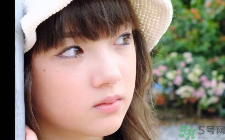 15歲變聲正常嗎？女生15歲才變聲正不正常？